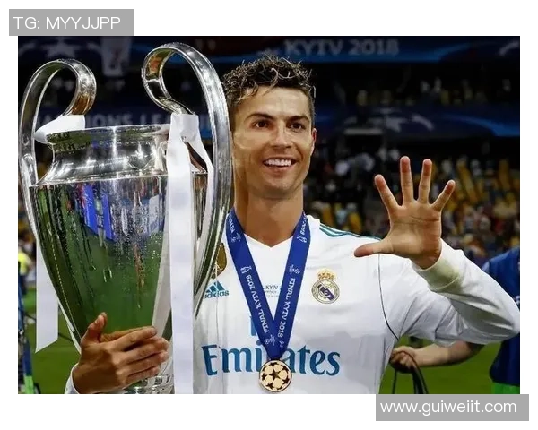 足球明星纷纷赞扬C罗的卓越表现与职业精神引发热议