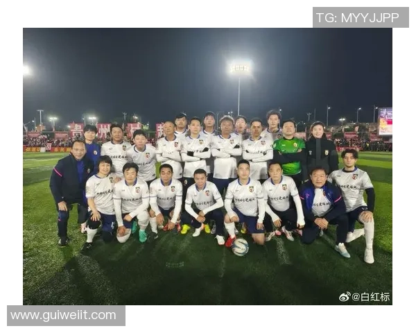 足球明星背后的奋斗与坚持感人故事揭示梦想成真的不易与温暖 足球明星背后的奋斗与坚持感人故事揭示梦想成真的不易与温暖