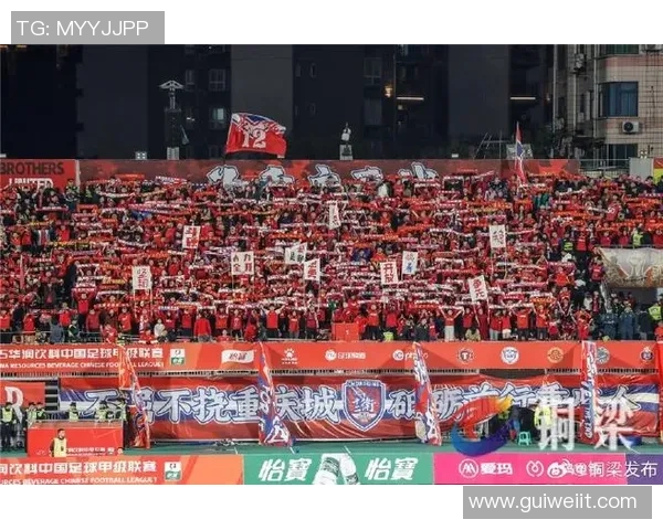 重庆足球队战术实力强劲荣登足球战术排行榜第一名引发热议